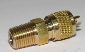 Штуцер с золотником и колпачком